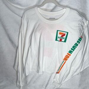7-11 Long Sleeved cropped Tee Size 2x NWOT